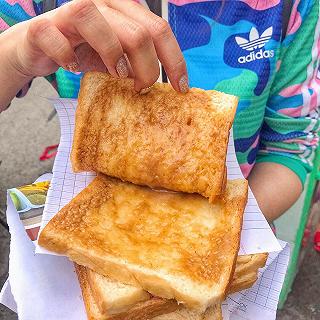 Đến giờ vẫn còn thèm “Bánh mì bơ đường” huyền thoại của biết bao thế hệ - ảnh 3 den gio van con them “banh mi bo duong” huyen thoai cua biet bao the he - anh 3