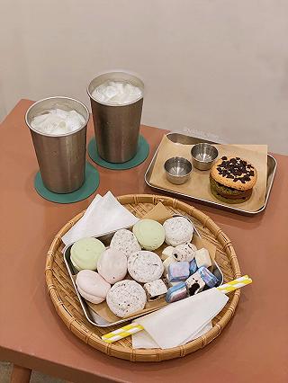 “Sorry, I’m busy eating Bơ right now!” - ảnh 2 “sorry, i’m busy eating bo right now!” - anh 2