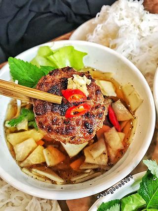 Đi thử bún chả que tre trong phố khó tìm nhất nhì Hà Nội - ảnh 2 di thu bun cha que tre trong pho kho tim nhat nhi ha noi - anh 2