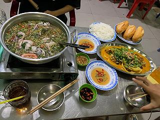 Thanh xuân phải ăn lẩu ếch Cô Tư một lần 🐸 - ảnh 3 thanh xuan phai an lau ech co tu mot lan 🐸 - anh 3