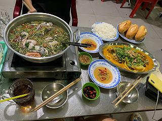 Thanh xuân phải ăn lẩu ếch Cô Tư một lần 🐸 - ảnh 2 thanh xuan phai an lau ech co tu mot lan 🐸 - anh 2