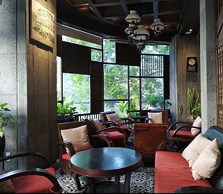 THƠ MỘNG ,CỔ KÍNH ĐAN XEN VỚI HIỆN ĐẠI, NÊN THƠ CÙNG ĐỦ LOẠI MÓN ĂN NƯỚC UỐNG ĐẾN CÀ PHÊ CÔ BA LIỀN NHE - ảnh 3 tho mong ,co kinh dan xen voi hien dai, nen tho cung du loai mon an nuoc uong den ca phe co ba lien nhe - anh 3