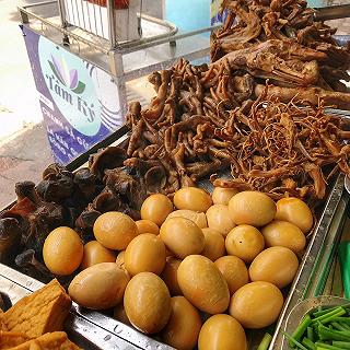 Ngon nức tiếng khu Chợ Lớn “ PHÁ LẤU NGƯỜI TIỀU” không chỗ ngồi vẫn đông khách suốt hai thập kỷ - ảnh 6 ngon nuc tieng khu cho lon “ pha lau nguoi tieu” khong cho ngoi van dong khach suot hai thap ky - anh 6