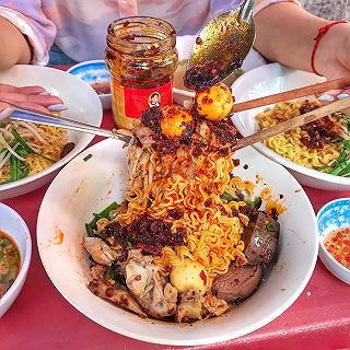 Đã miệng với tô MÌ KHÔ LÒNG GÀ TRỨNG NON vang danh Sài Gòn hơn 30 năm - ảnh 3 da mieng voi to mi kho long ga trung non vang danh sai gon hon 30 nam - anh 3