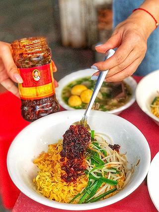 Đã miệng với tô MÌ KHÔ LÒNG GÀ TRỨNG NON vang danh Sài Gòn hơn 30 năm - ảnh 6 da mieng voi to mi kho long ga trung non vang danh sai gon hon 30 nam - anh 6