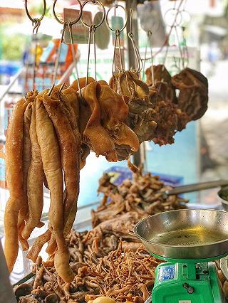 Ngon nức tiếng khu Chợ Lớn “ PHÁ LẤU NGƯỜI TIỀU” không chỗ ngồi vẫn đông khách suốt hai thập kỷ - ảnh 5 ngon nuc tieng khu cho lon “ pha lau nguoi tieu” khong cho ngoi van dong khach suot hai thap ky - anh 5