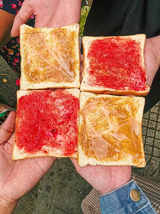 💁🏻♂️THƠM ƠI LÀ THƠM SANDWICH 10K NƯỚNG DÂU 🍓 BƠ 🧀 ĐẬU PHỘNG 🥜 CA DÉ. - ảnh 1 💁🏻♂️thom oi la thom sandwich 10k nuong dau 🍓 bo 🧀 dau phong 🥜 ca de. - anh 1