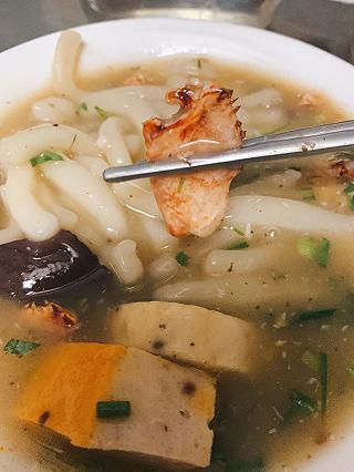 Bánh canh Mạ tôi chuẩn vị miền Trung - ảnh 2 banh canh ma toi chuan vi mien trung - anh 2