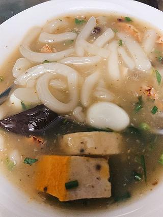 Bánh canh Mạ tôi chuẩn vị miền Trung - ảnh 1 banh canh ma toi chuan vi mien trung - anh 1