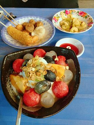 Q7 ĂN KEM XÔI DỪA Ở ĐÂU GIÁ SINH VIÊN - ảnh 2 q7 an kem xoi dua o dau gia sinh vien - anh 2