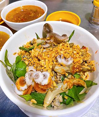 Một tiệm mì được overrated quá đà ☹️ - ảnh 1 mot tiem mi duoc overrated qua da ☹️ - anh 1