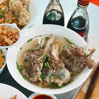 Hơn 60 năm “không ngủ” HÀNG HỦ TIẾU 3 THẾ HỆ ngày bán hàng trăm vắt mì - ảnh 3 hon 60 nam “khong ngu” hang hu tieu 3 the he ngay ban hang tram vat mi - anh 3