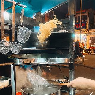 Hơn 60 năm “không ngủ” HÀNG HỦ TIẾU 3 THẾ HỆ ngày bán hàng trăm vắt mì - ảnh 5 hon 60 nam “khong ngu” hang hu tieu 3 the he ngay ban hang tram vat mi - anh 5