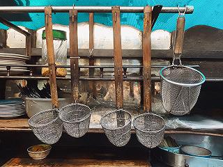Hơn 60 năm “không ngủ” HÀNG HỦ TIẾU 3 THẾ HỆ ngày bán hàng trăm vắt mì - ảnh 6 hon 60 nam “khong ngu” hang hu tieu 3 the he ngay ban hang tram vat mi - anh 6