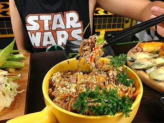 QUÁN PUB SO CHILL CẠNH BỜ KÊNH THÀNH PHỐ - ảnh 5 quan pub so chill canh bo kenh thanh pho - anh 5