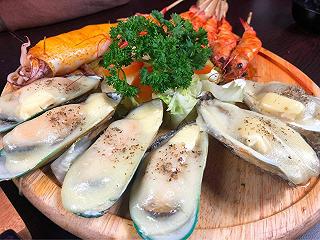 QUÁN PUB SO CHILL CẠNH BỜ KÊNH THÀNH PHỐ - ảnh 3 quan pub so chill canh bo kenh thanh pho - anh 3