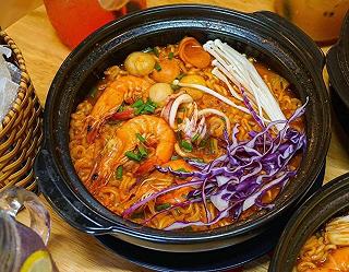 Royal Tea kết hợp Mì Cay Kore - Sự lựa chọn tuyệt hảo cuối tuần - ảnh 5 royal tea ket hop mi cay kore - su lua chon tuyet hao cuoi tuan - anh 5