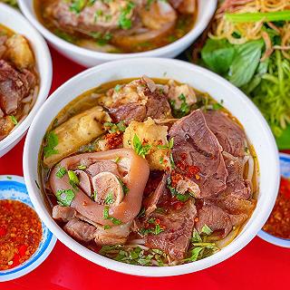 Hơn 20 năm vang danh gần xa BÚN BÒ ÚT QUYÊN đặc biệt có sườn sụn ăn sướng miệng hết nấc - ảnh 6 hon 20 nam vang danh gan xa bun bo ut quyen dac biet co suon sun an suong mieng het nac - anh 6