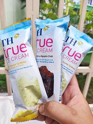 kem TH true milk khuyến mãi mua 2 tặng 1 - ảnh 1 kem th true milk khuyen mai mua 2 tang 1 - anh 1