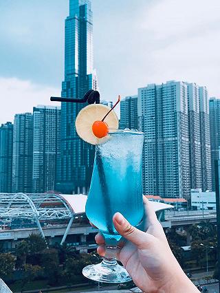 Hổng muốn chill cũng phải chill vì view ngắm trọn Landmark 81 quá xức xắcccc 🤟🤟 - ảnh 2 hong muon chill cung phai chill vi view ngam tron landmark 81 qua xuc xacccc 🤟🤟 - anh 2