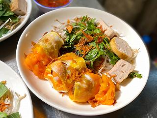 MÊ ĐẮM “BÁNH CUỐN SOÁI KINH LÂM” NỨC TIẾNG HƠN 30 NĂM Ở SÀI GÒN - ảnh 4 mê dắm “bánh cuốn soái kinh lâm” nức tiếng hơn 30 năm ở sài gòn - anh 4