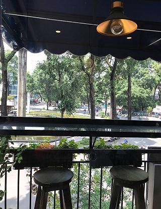 VỪA NGẮM CẢNH ,VỪA ĐỌC SÁCH THƯ GIÃN NHA - ảnh 2 vua ngam canh ,vua doc sach thu gian nha - anh 2