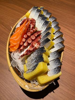 LÊN CƠN VÃ SASHIMI - AI GIẢ BỘ RỦ EM ĐI ĂN ĐI - ảnh 2 len con va sashimi - ai gia bo ru em di an di - anh 2