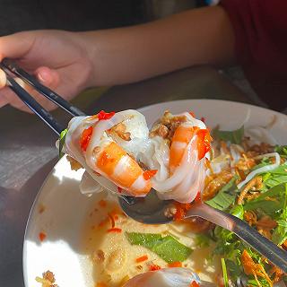 MÊ ĐẮM “BÁNH CUỐN SOÁI KINH LÂM” NỨC TIẾNG HƠN 30 NĂM Ở SÀI GÒN - ảnh 6 mê dắm “bánh cuốn soái kinh lâm” nức tiếng hơn 30 năm ở sài gòn - anh 6