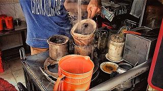 1 trong 3 cửa hàng cà phê vợt lâu đời tại Sài Gòn - ảnh 2 1 trong 3 cua hang ca phe vot lau doi tai sai gon - anh 2