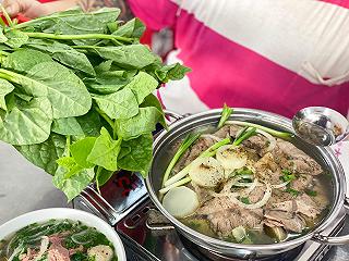 Càn quét quán phở bò vài chục năm tuổi ngon nức tiếng Sài Gòn - ảnh 2 can quet quan pho bo vai chuc nam tuoi ngon nuc tieng sai gon - anh 2