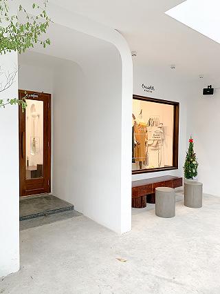 Quán cafe tông trắng có tiệm nail xinh xắn ở Bình Thạnh - ảnh 2 quan cafe tong trang co tiem nail xinh xan o binh thanh - anh 2