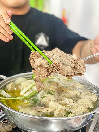 Càn quét quán phở bò vài chục năm tuổi ngon nức tiếng Sài Gòn - ảnh 3 can quet quan pho bo vai chuc nam tuoi ngon nuc tieng sai gon - anh 3