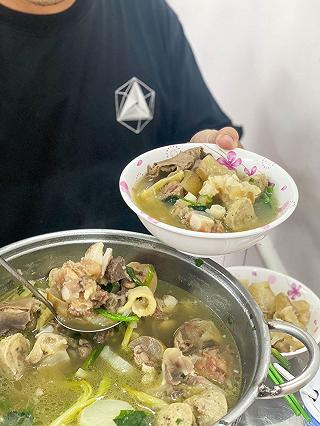 Càn quét quán phở bò vài chục năm tuổi ngon nức tiếng Sài Gòn - ảnh 6 can quet quan pho bo vai chuc nam tuoi ngon nuc tieng sai gon - anh 6