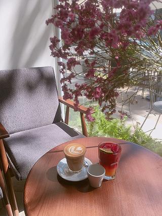 Quán cafe không gian đẹp sang chảnh gần phố đi bộ - ảnh 1 quan cafe khong gian dep sang chanh gan pho di bo - anh 1