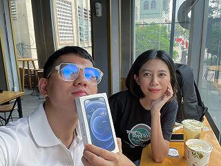 Đập Hộp Iphone 12 Trúng Thưởng từ Riviu tại quán trà sữa Toco Toco 🥤 - ảnh 3 dap hop iphone 12 trung thuong tu riviu tai quan tra sua toco toco 🥤 - anh 3