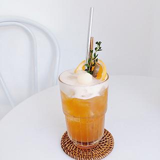 Sống ảo tại cà phê tông trắng Sol coffee - ảnh 1 song ao tai ca phe tong trang sol coffee - anh 1