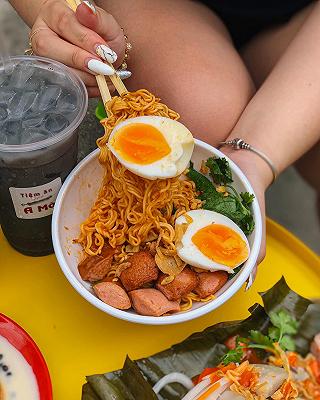 HẾT TIỀN RỖNG TÚI CÓ MÌ NGHÈO 15K + ĂN VẶT HỌC SINH CHO TIẾT KIỆM 😂🍜 - ảnh 2 hết tiền rỗng túi có mì nghèo 15k + ăn vaŏt hooc sinh cho tiết kieôm 😂🍜 - anh 2
