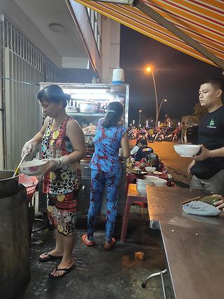 Bún bò đông nhất bờ kè - ảnh 3 bun bo dong nhat bo ke - anh 3