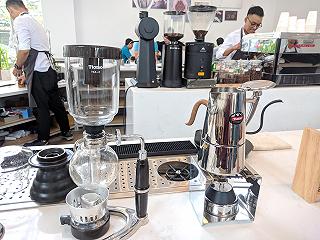 Quán cafe tông trắng siêu rộng ở Quận 7 - ảnh 2 quan cafe tong trang sieu rong o quan 7 - anh 2