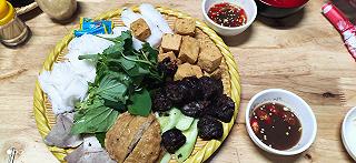 Tiệm bún đậu siêu đông ở Gò Vấp - ảnh 1 tiem bun dau sieu dong o go vap - anh 1