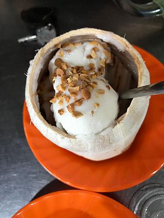 Kem bơ, sữa chua phô mai là 2 món không được bỏ lỡ tại ĐL - ảnh 3 kem bo, sua chua pho mai la 2 mon khong duoc bo lo tai dl - anh 3