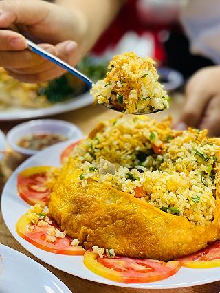 CHIỀU BỜ KÈ LỘNG GIÓ CUỐN TÔI ĐẾN QUÁN HẢI SẢN ĐÊM HỶ HỶ, CHÌM ĐẮM TRONG BAO LA MÓN NGON, RẺ MẤT RỒI :3 - ảnh 3 chieu bo ke long gio cuon toi den quan hai san dem hy hy, chim dam trong bao la mon ngon, re mat roi :3 - anh 3