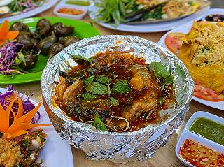 CHIỀU BỜ KÈ LỘNG GIÓ CUỐN TÔI ĐẾN QUÁN HẢI SẢN ĐÊM HỶ HỶ, CHÌM ĐẮM TRONG BAO LA MÓN NGON, RẺ MẤT RỒI :3 - ảnh 6 chieu bo ke long gio cuon toi den quan hai san dem hy hy, chim dam trong bao la mon ngon, re mat roi :3 - anh 6