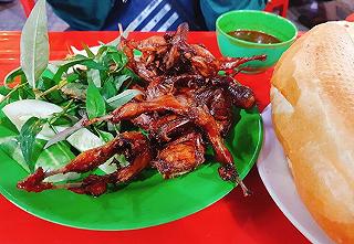 Cút chiên bơ Cô Năm - ảnh 1 cut chien bo co nam - anh 1