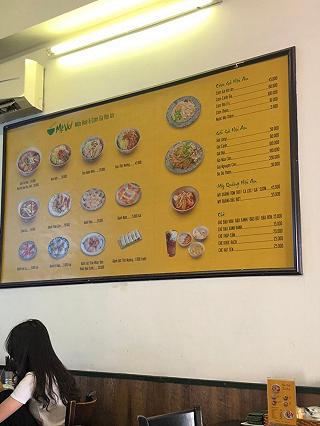 Buổi sáng tiếp sức bằng mì quảng tại quán Mệ Vui - ảnh 4 buoi sang tiep suc bang mi quang tai quan me vui - anh 4
