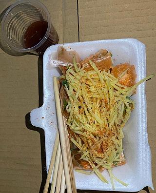 Ngồi vỉa hè uống trà đàm đạo haha - ảnh 2 ngoi via he uong tra dam dao haha - anh 2
