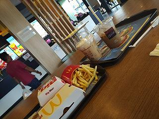 Thương hiệu burger nổi tiếng ai cũng biết - ảnh 4 thuong hieu burger noi tieng ai cung biet - anh 4