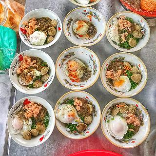 Sự thật về hàng "BÚN CHỬI" Cô Huyền đông bậc nhất Sài Gòn - ảnh 4 su that ve hang "bun chui" co huyen dong bac nhat sai gon - anh 4
