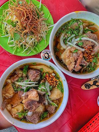 Bún bò Út Quyên không thể bỏ lỡ nha 🍲 - ảnh 1 bun bo ut quyen khong the bo lo nha 🍲 - anh 1