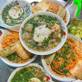 Sự thật về hàng "BÚN CHỬI" Cô Huyền đông bậc nhất Sài Gòn - ảnh 2 su that ve hang "bun chui" co huyen dong bac nhat sai gon - anh 2